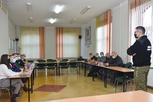 Funkcjonariusze SG w sali wykładowej podczas szkolenia