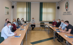 Funkcjonariusze SG w sali wykładowej podczas szkolenia