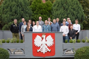 Zdjęcie grupowe uczestników warsztatów na terenie Ośrodka.