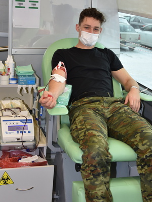 „NASZA KREW - NASZA OJCZYZN”. Akcja honorowego krwiodawstwa w OSS SG w Lubaniu