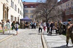 Promocja służby w Straży Granicznej podczas dni otwartych w Wojskowej Szkole Średniej im. Zawiszy Czarnego w Legnicy