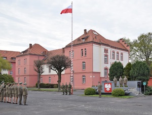 Dzień Flagi Rzeczpospolitej Polskiej w Ośrodku Szkoleń Specjalistycznych Straży Granicznej w Lubaniu
