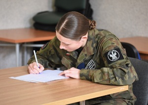 Uczniowie klasy mundurowej Straży Granicznej zdawali egzamin końcowy