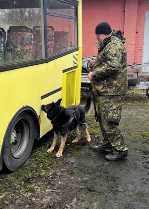 Zakończenie kursu doskonaląco - atestacyjnego przewodników psów specjalnych do wyszukiwania materiałów wybuchowych i broni