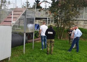 Przedstawiciele Centrum Kynologicznego Państwowej Służby Granicznej Ukrainy oraz funkcjonariusze SG przy torze przeszkód Przedstawiciele Centrum Kynologicznego Państwowej Służby Granicznej Ukrainy oraz funkcjonariusze SG przy torze przeszkód