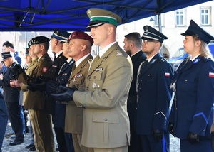 Komendant Pododdziałów Szkolnych OSS SG w Lubaniu podczas uroczystości Komendant Pododdziałów Szkolnych OSS SG w Lubaniu podczas uroczystości