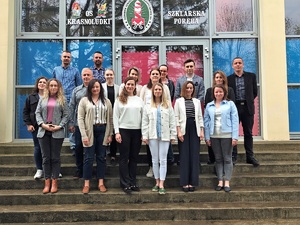 Zdjęcie grupowe uczestników warsztatów. Zdjęcie grupowe uczestników warsztatów.