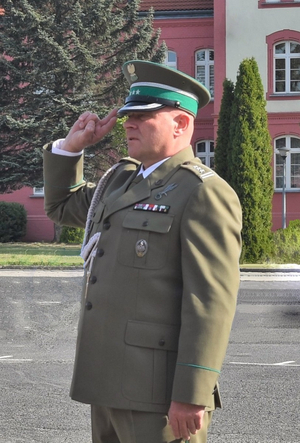 Uroczysta zbiórka na placu apelowym z okazji Dnia Flagi Rzeczypospolitej Polskiej.