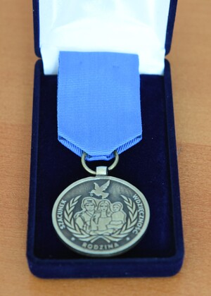 Niecodzienna wizyta w OSS SG w Lubaniu Medal wręczony Komendantowi Ośrodka