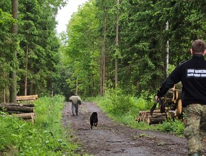 Zakończenie kursu doskonaląco-atestacyjnego przewodników psów tropiących Zakończenie kursu doskonaląco-atestacyjnego przewodników psów tropiących