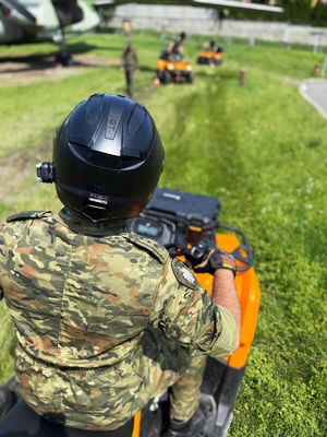 Bezpieczna jazda pojazdami ATV w każdych warunkach Instruktor OSS SG na pojeździe ATV podczas szkolenia