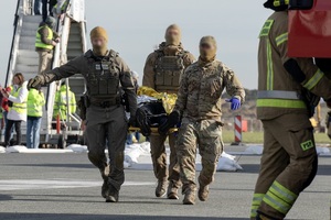 Warsztaty medycyny pola walki na lotnisku Wrocław-Strachowice