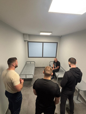 Przeprowadzanie doprowadzeń cudzoziemców drogą lotniczą - poziom I