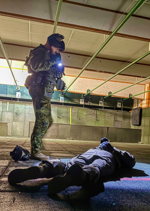 Posługiwanie się bronią palną w trakcie wykonywania zadań służbowych Posługiwanie się bronią palną w trakcie wykonywania zadań służbowych