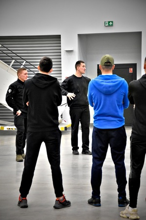 Przeprowadzanie doprowadzeń cudzoziemców drogą lotniczą – poziom I Przeprowadzanie doprowadzeń cudzoziemców drogą lotniczą – poziom I