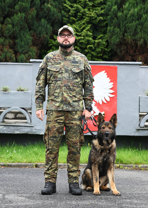 Zakończenie kursu doskonaląco – atestacyjnego przewodników psów tropiąco – patrolowych oraz patrolowo – obronnych. Zakończenie kursu doskonaląco – atestacyjnego przewodników psów tropiąco – patrolowych oraz patrolowo – obronnych.
