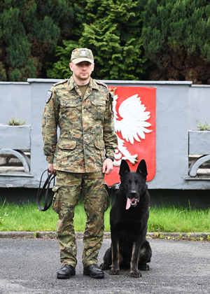 Zakończenie kursu doskonaląco – atestacyjnego przewodników psów tropiąco – patrolowych oraz patrolowo – obronnych. Zakończenie kursu doskonaląco – atestacyjnego przewodników psów tropiąco – patrolowych oraz patrolowo – obronnych.