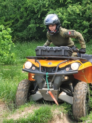 Trening bezpiecznej jazdy pojazdami ATV w różnych warunkach terenowych