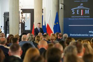 Komendant OSS SG w Lubaniu wziął udział w jubileuszowej konferencji z okazji 25-lecia działalności Urzędu do Spraw Cudzoziemców Komendant OSS SG w Lubaniu wziął udział w jubileuszowej konferencji z okazji 25-lecia działalności Urzędu do Spraw Cudzoziemców