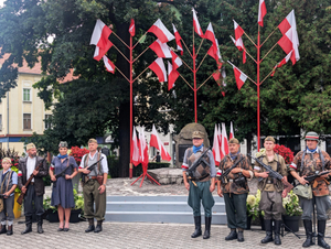 Oddali hołd powstańcom warszawskim Oddali hołd powstańcom warszawskim