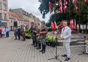 Oddali hołd powstańcom warszawskim Oddali hołd powstańcom warszawskim