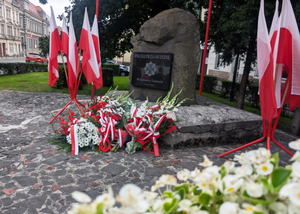 Oddali hołd powstańcom warszawskim Oddali hołd powstańcom warszawskim