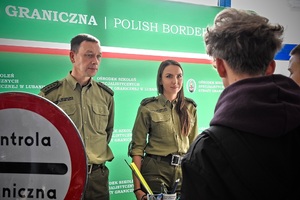 Funkcjonariusze OSS SG w Lubaniu promują Straż Graniczną na Targach Pracy Funkcjonariusze OSS SG w Lubaniu promują Straż Graniczną na Targach Pracy