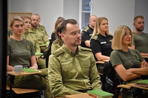 Kurs „Przeprowadzanie przez funkcjonariuszy SG kontroli legalności wykonywania pracy przez cudzoziemców, prowadzenia działalności gospodarczej przez cudzoziemców, powierzania wykonywania pracy cudzoziemcom - poziom I” Kurs „Przeprowadzanie przez funkcjonariuszy SG kontroli legalności wykonywania pracy przez cudzoziemców, prowadzenia działalności gospodarczej przez cudzoziemców, powierzania wykonywania pracy cudzoziemcom - poziom I”