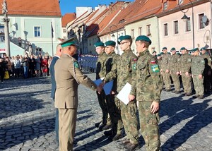 Uroczyste ślubowanie klas pierwszych w Lubomierzu Uroczyste ślubowanie klas pierwszych w Lubomierzu